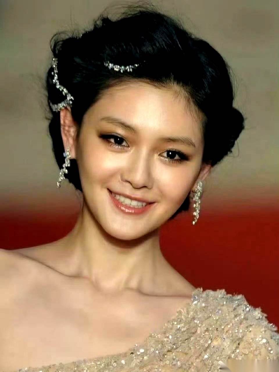 品牌下死命令必須戴!大S面對天價項鍊與衝突禮服...靜默數秒後「1動作」神化解