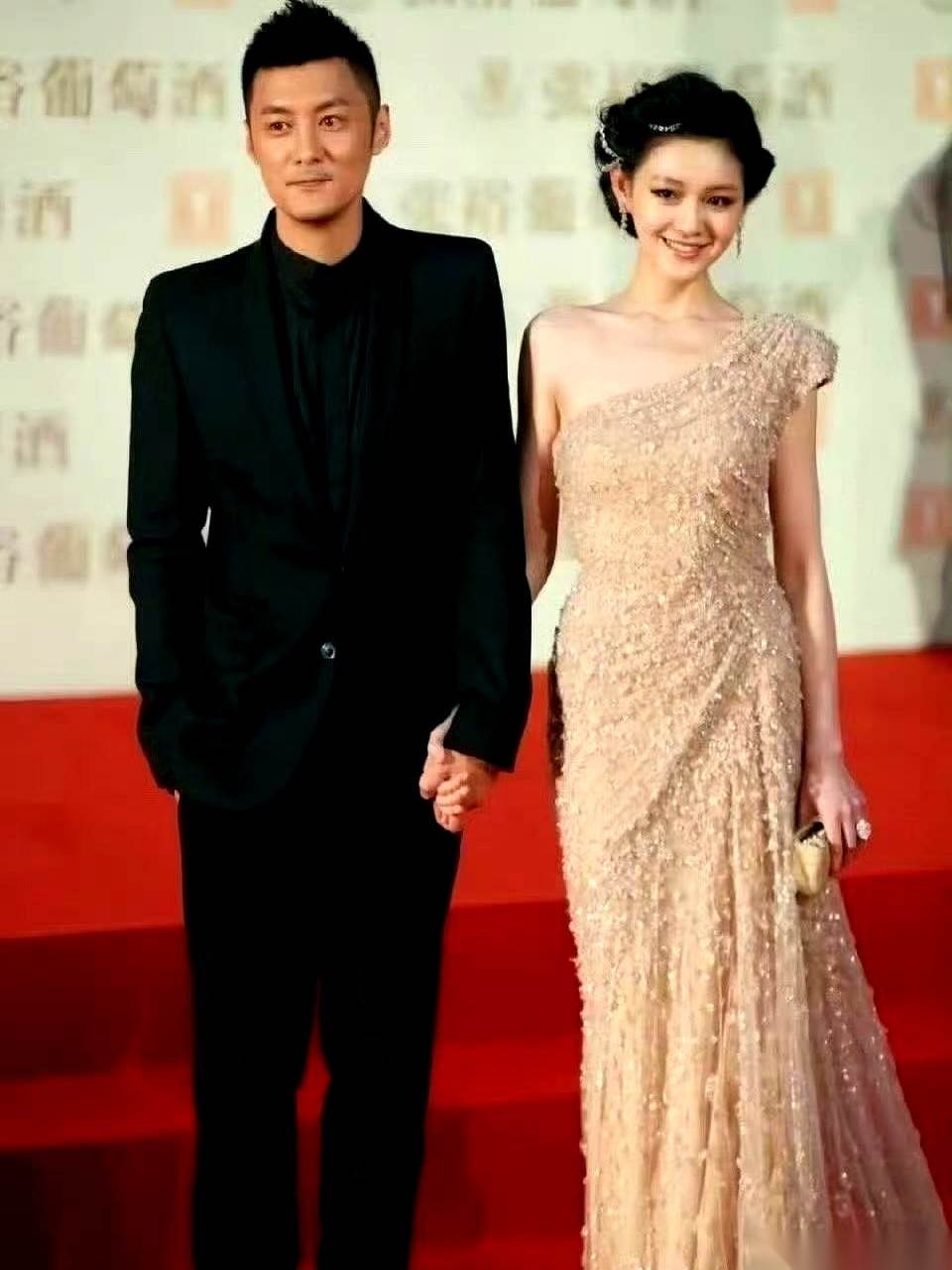品牌下死命令必須戴!大S面對天價項鍊與衝突禮服...靜默數秒後「1動作」神化解