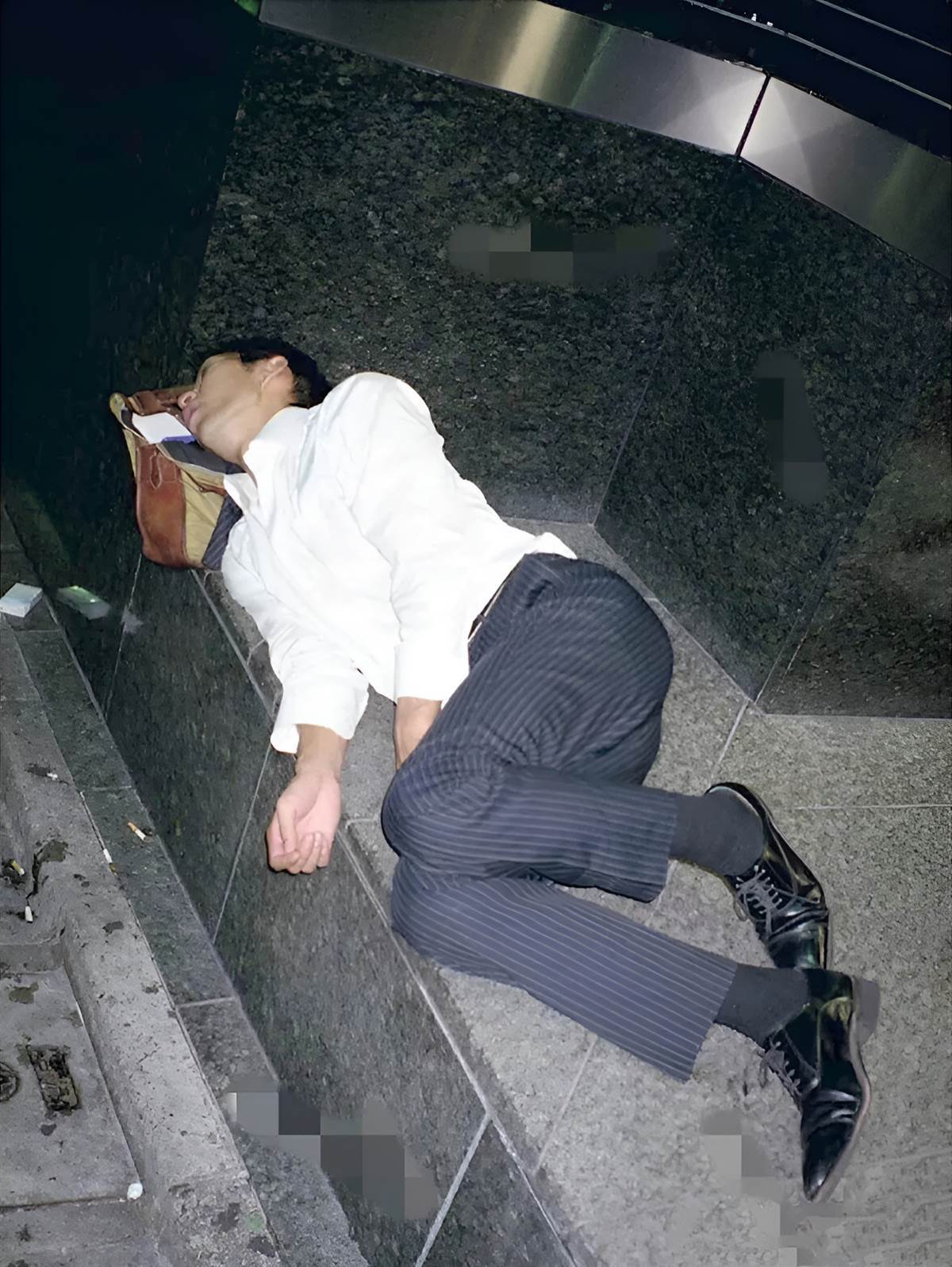48歲男子忘帶鑰匙挨罵後倒在3樓,妻子從7樓罵到1樓,鄰居揭「不是第一次」