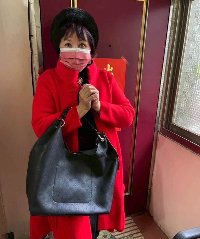 診斷大腸癌末期！本土女星「切除大腸還不夠」子宮、卵巢也沒了……靠4招「多活21年」