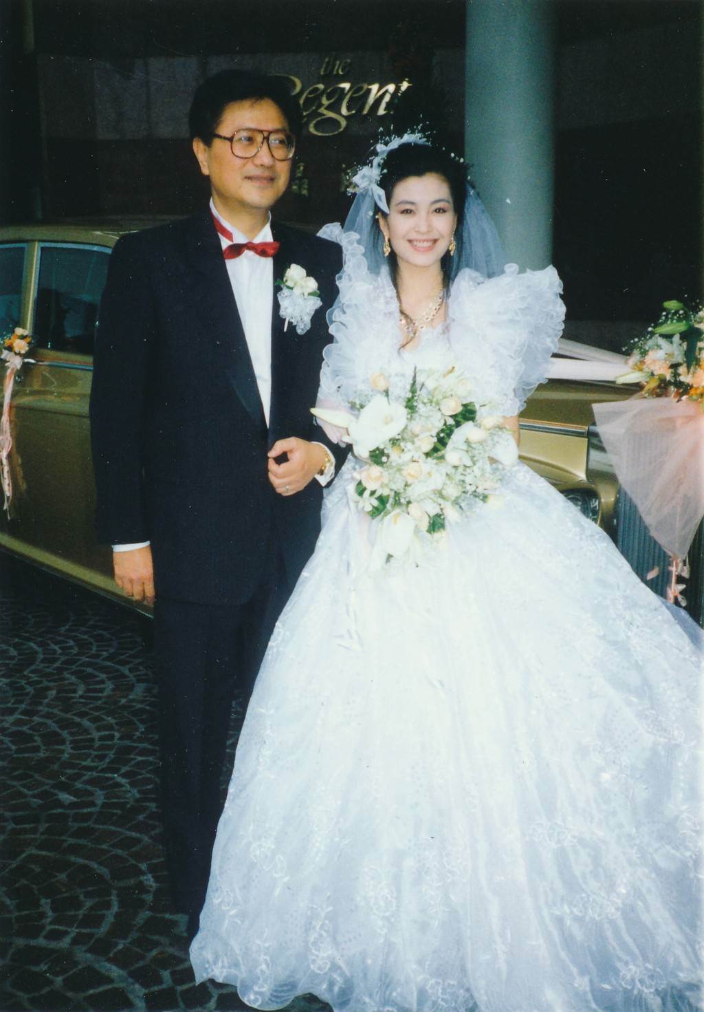 伍詠薇與翁江培婚照
