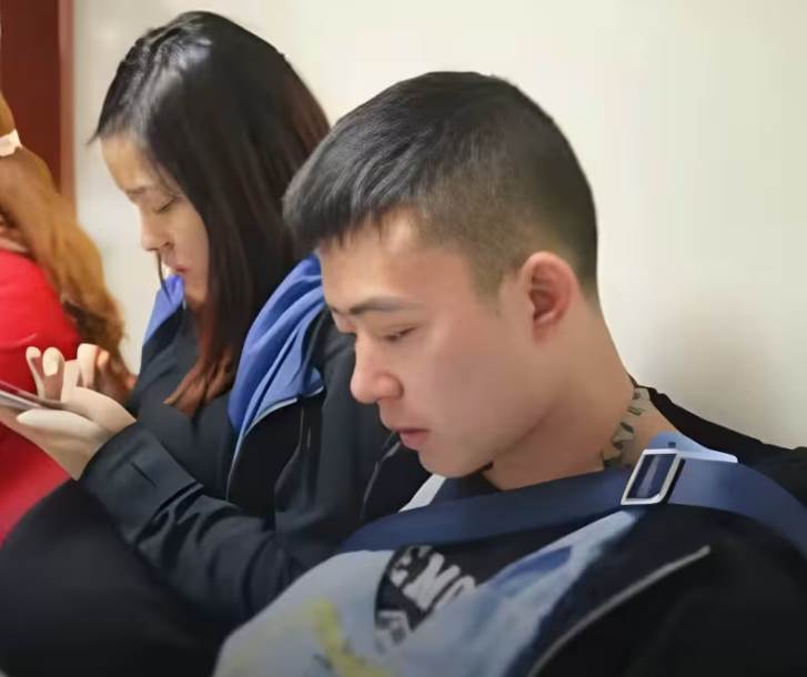 妻子懷孕37週申請10天陪產假,8分鐘後遭解約,法院審理結果曝光