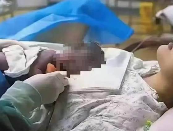 香港夫妻驗了10次都是親生，孩子外貌反差背後那張泛黃照片讓全家沉默 內文圖2