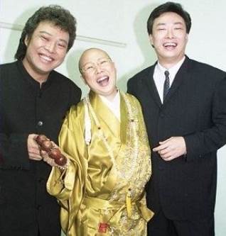 鬆口認未婚夫！恆述法師 「訂婚只請一桌」，坦言「為張菲、費玉清大吵」
